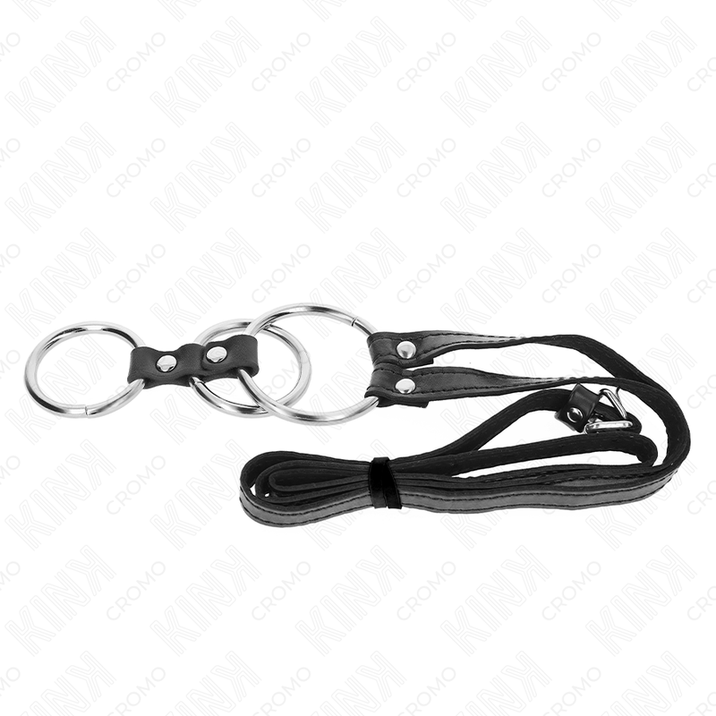 KINK - TRIPLE ANNEAU PÉNIS EN MÉTAL 3,8 CM À 5 CM AVEC CEINTURE EN SIMILICUIR 112 CM