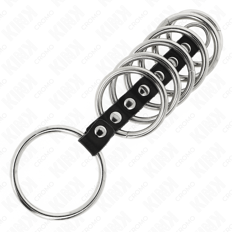 KINK - 7 ANNEAUX PÉNIS EN MÉTAL DE 3,2 CM À 5 CM CONNECTÉS PAR DU SIMILICUIR