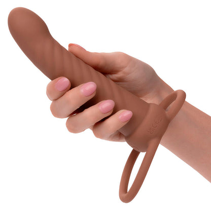 CALEXOTICS - MAXX PÉNÉTRATEUR À DOUBLE NERVURE 10 VIBRATIONS MULÂTRE